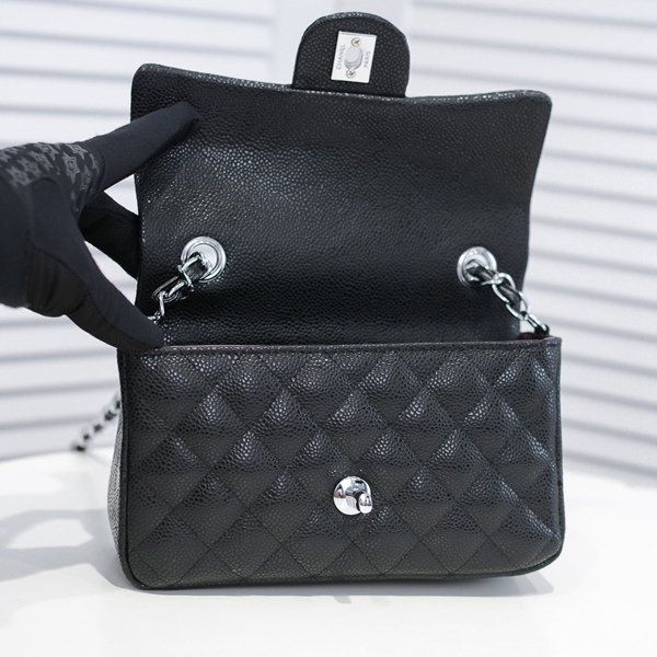 シャネルバッグ着用イメージ